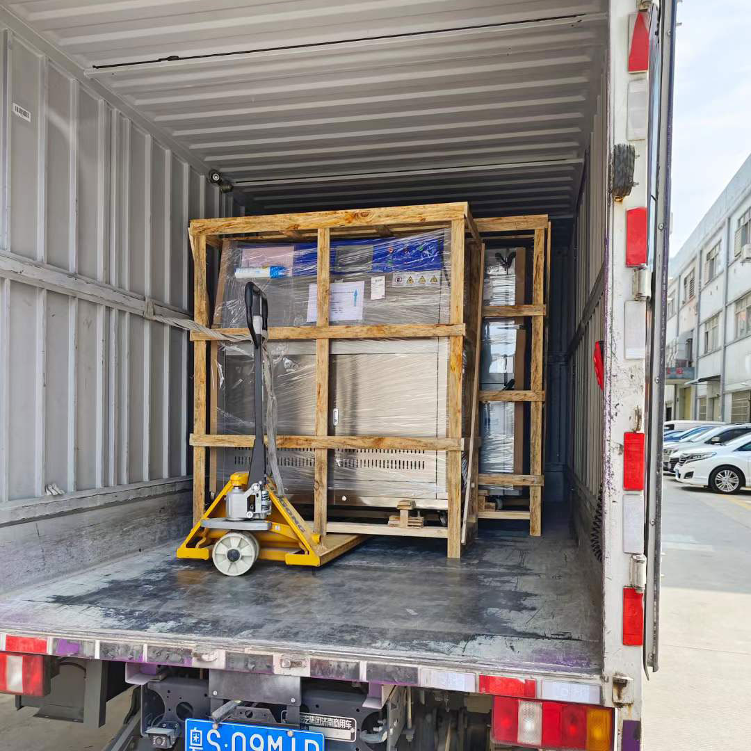 紫外老化試驗箱與恒溫恒濕試驗箱發貨南京大學